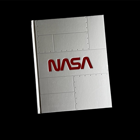 NASA Journal with blank pages & Augmented Reality inside covers. Great condition - Picture 1 of 6